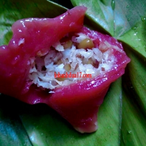 BÁNH ÍT NHÂN DỪA LÁ CẨM