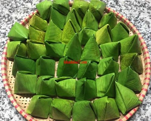 BÁNH ÍT NHÂN DỪA LÁ CẨM